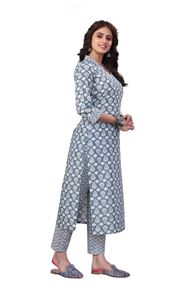 Cotton Blend Solid Kurta with Bottomwear for Women (Blue, S)