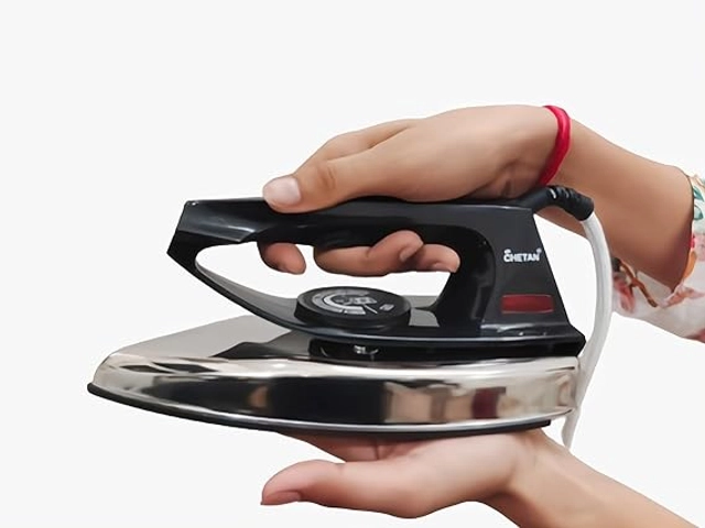 Heavy Weight Dry Iron (Black & Silver, 750 W)