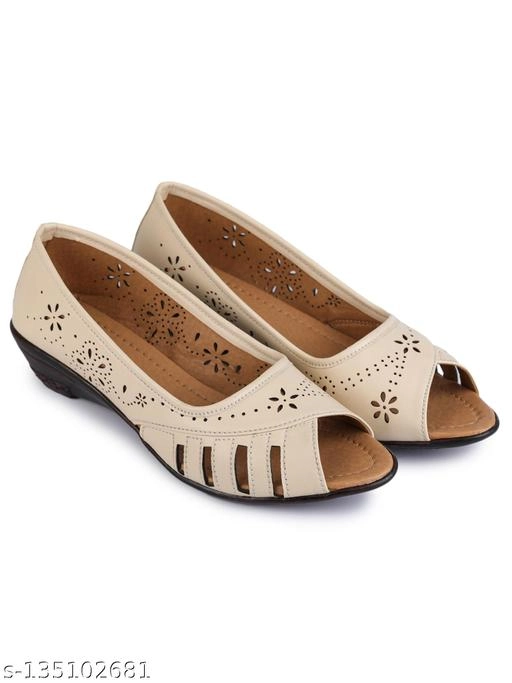 Juttis for Women (Cream, 3)