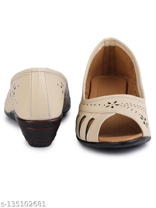 Juttis for Women (Cream, 3)