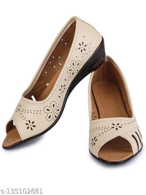 Juttis for Women (Cream, 3)