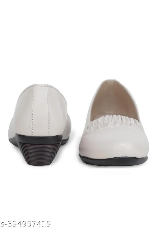 Juttis for Women (White, 7)