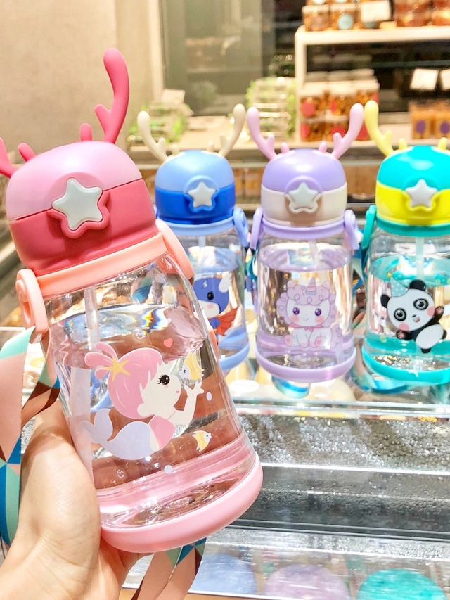 Cartoon Theme Sipper Water Bottle for Kids (Multicolor, 600 ml)