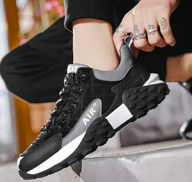 Trendy Sneakers for Men (Black, 8) (OS)