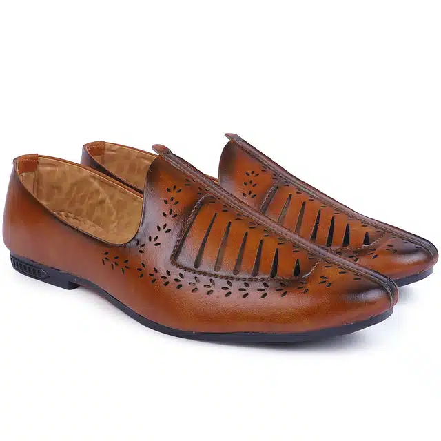 Juttis for Men (Tan, 6)