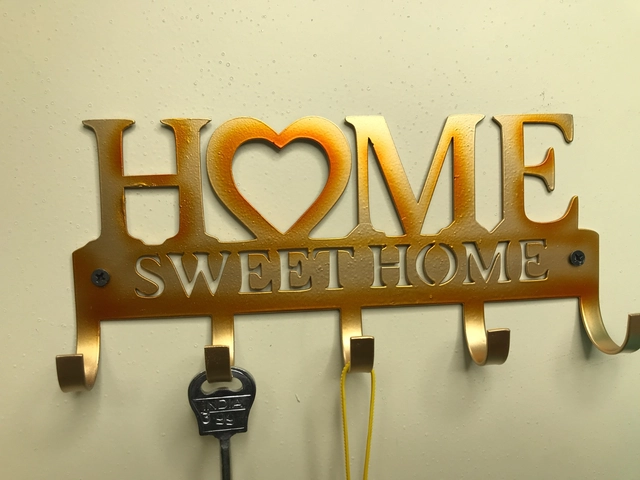 Sweet Home Key Holder (Multicolor, 7X1X10)