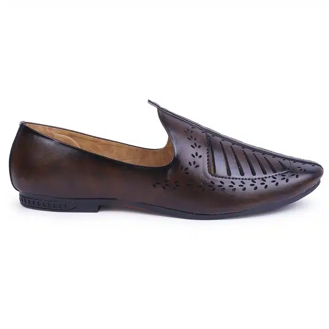 Juttis for Men (Brown, 6)