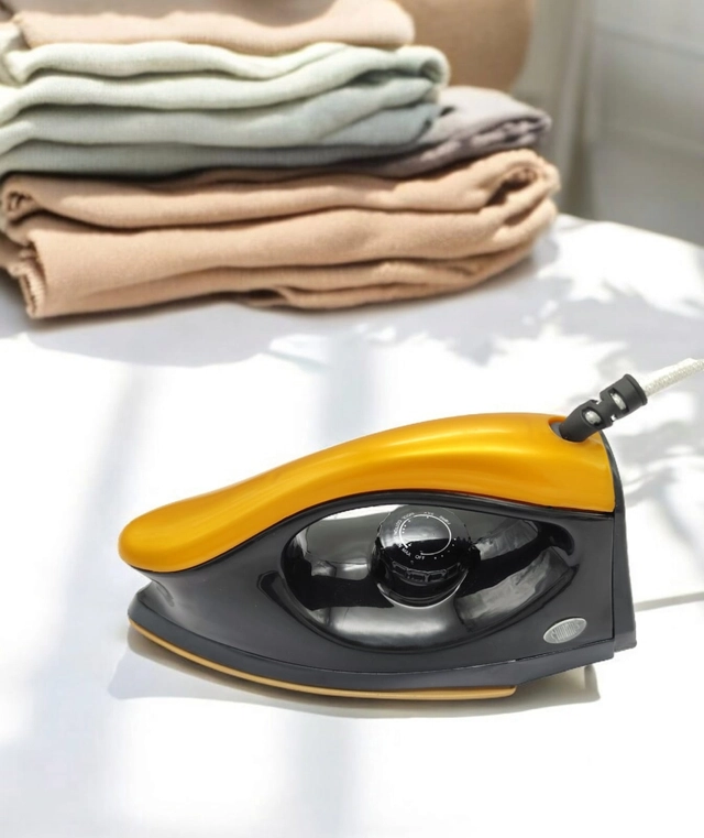 Nissan Home Appliances Royal Light Weight Dry Iron (Gold & Black, 1000 W)