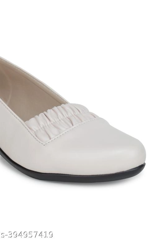 Juttis for Women (White, 7)