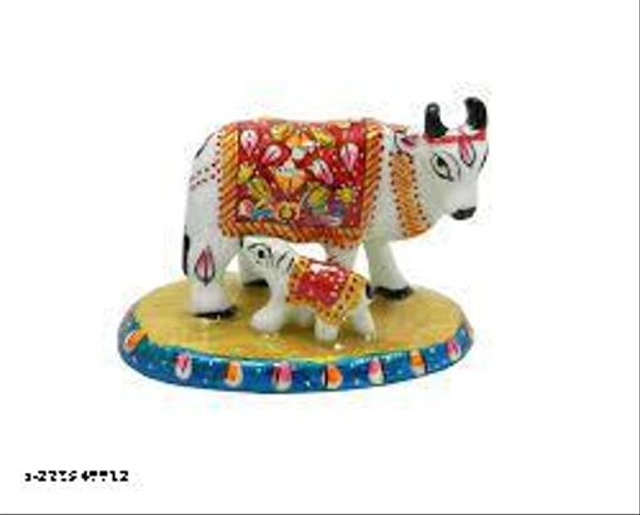 PVC Handicraft Decorative Cow with Calf Idols (White)