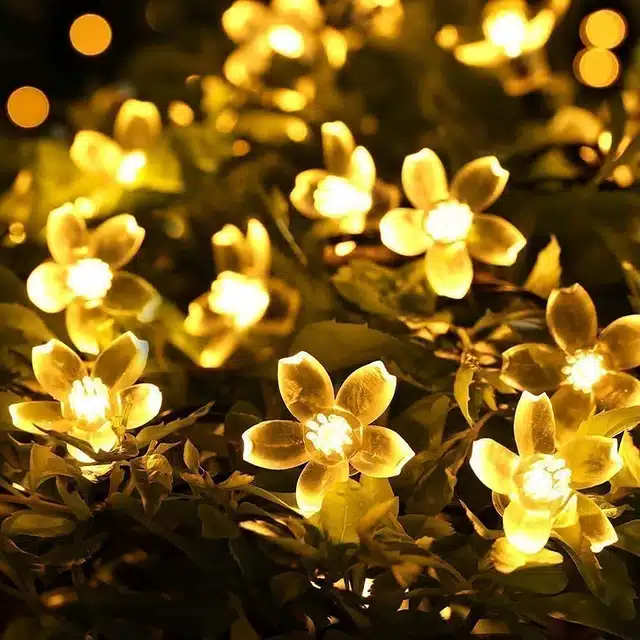 Silicone 14 Flower LED String Lights (Yellow, 2.5 m)