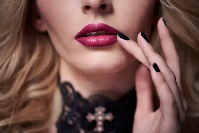 Glamfam Lusty Lip Matte Lipstick for Women (Multicolor)