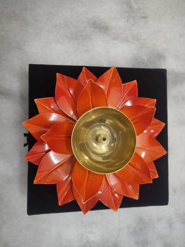 Brass Kamal Patta Akhand Diya for Pooja (Gold, 6 inches)