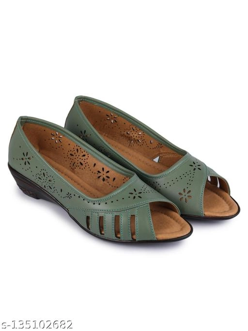 Juttis for Women (Green, 6)