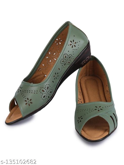 Juttis for Women (Green, 3)