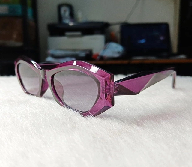 UV Protected Stylish Sunglass for Women (Purple)