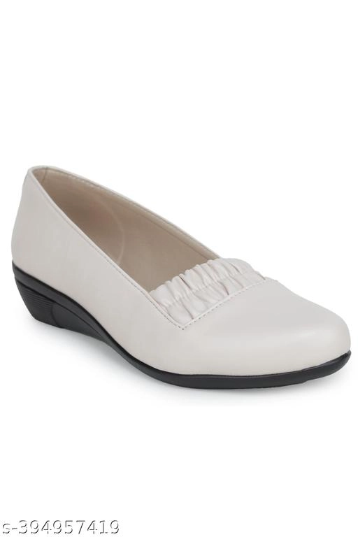 Juttis for Women (White, 7)