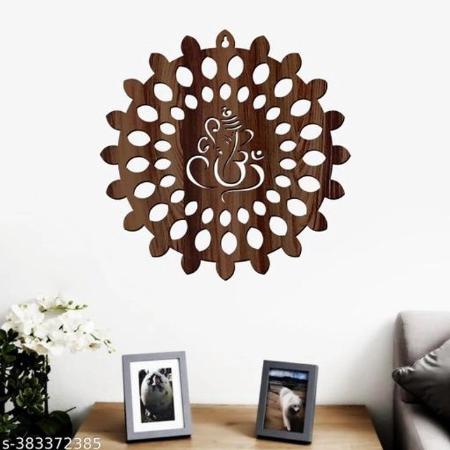 Wooden Wall Decor Hanging (Brown)