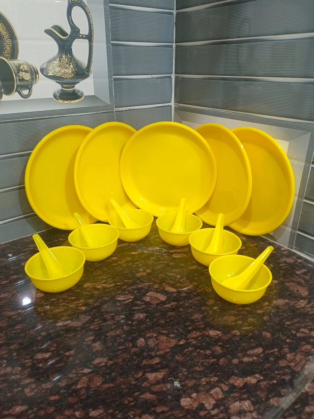 Plastic Dinner Set (Yellow, Set of 18)