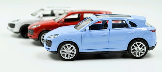 Metal Porsche Cayenne Toy Car for Kids (Multicolor)