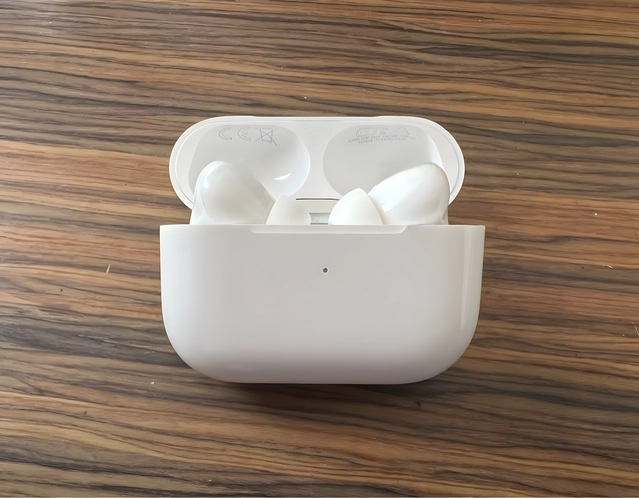 Bluetooth Earbuds with Charging Case (White)