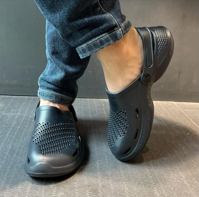 Clogs for Men (Black, 6)