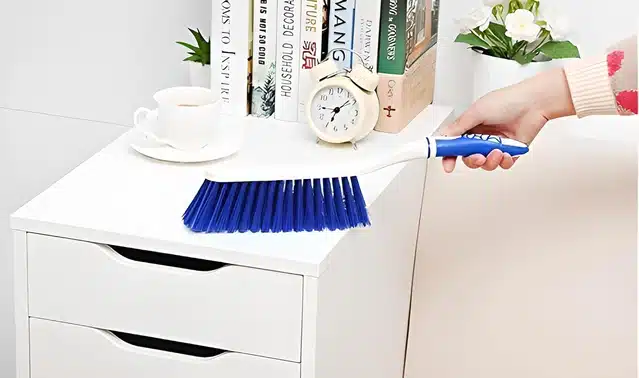 Long Bristle Dust Cleaning Brush (Multicolor)